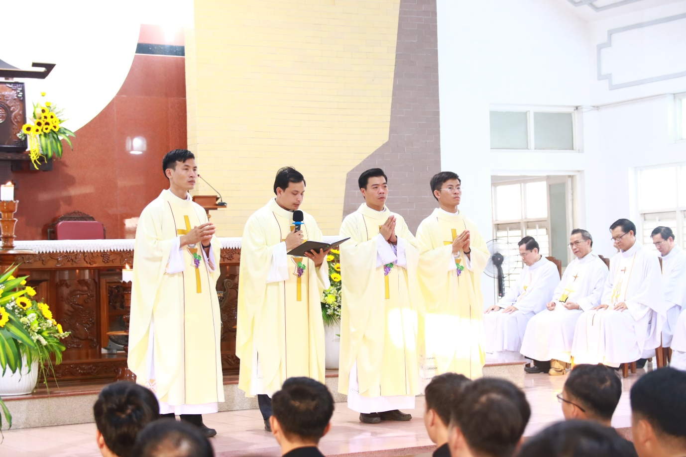 Thánh lễ tạ ơn các tân linh mục Giáo phận Qui Nhơn khoá XVI ĐCV Sao Biển